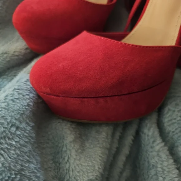 Shoe Dazzle Women's Red Platform Heels - Picture 5 of 15